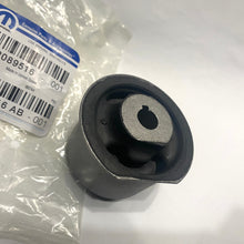 Cargar imagen en el visor de la galería, Buje diferencial delantero WK XK #516ab