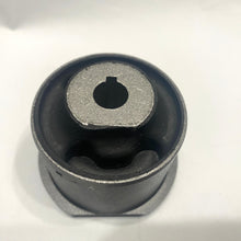 Cargar imagen en el visor de la galería, Buje diferencial delantero WK XK #516ab