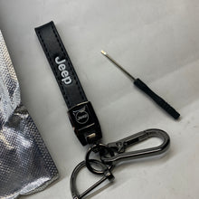 Cargar imagen en el visor de la galería, Llavero jeep semicuero gancho y estribo #generico