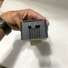 Cargar imagen en el visor de la galería, Mando elevavidrios piloto 6+7 pines 1 auto PM MK #780aa