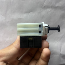 Cargar imagen en el visor de la galería, Suiche pedal freno WJ WK XK G4 PM MK #001ad