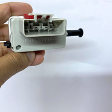 Cargar imagen en el visor de la galería, Suiche pedal freno KJ KK #344aa