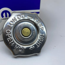 Cargar imagen en el visor de la galería, Tapa radiador 18 lbs #974aa