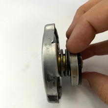 Cargar imagen en el visor de la galería, Tapa radiador 18 lbs #974aa