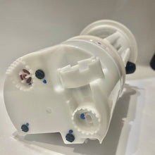 Cargar imagen en el visor de la galería, Bomba gasolina WK XK 8 bujias #579ai