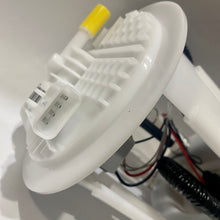 Cargar imagen en el visor de la galería, Bomba gasolina WK XK 8 bujias #579ai