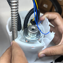 Cargar imagen en el visor de la galería, Bomba gasolina WK XK 16 bujias #579ag
