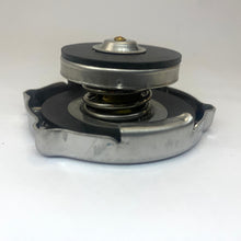 Cargar imagen en el visor de la galería, Tapa radiador 16 lbs #880aa
