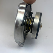 Cargar imagen en el visor de la galería, Tapa radiador 16 lbs #880aa
