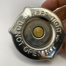 Cargar imagen en el visor de la galería, Tapa radiador 18 lbs #974aa
