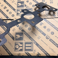 Cargar imagen en el visor de la galería, Empacadura multiple escape 3.7 KJ KK izq y der #090 #091
