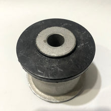Cargar imagen en el visor de la galería, Buje meseta inf G4 (delantero) #614AA
